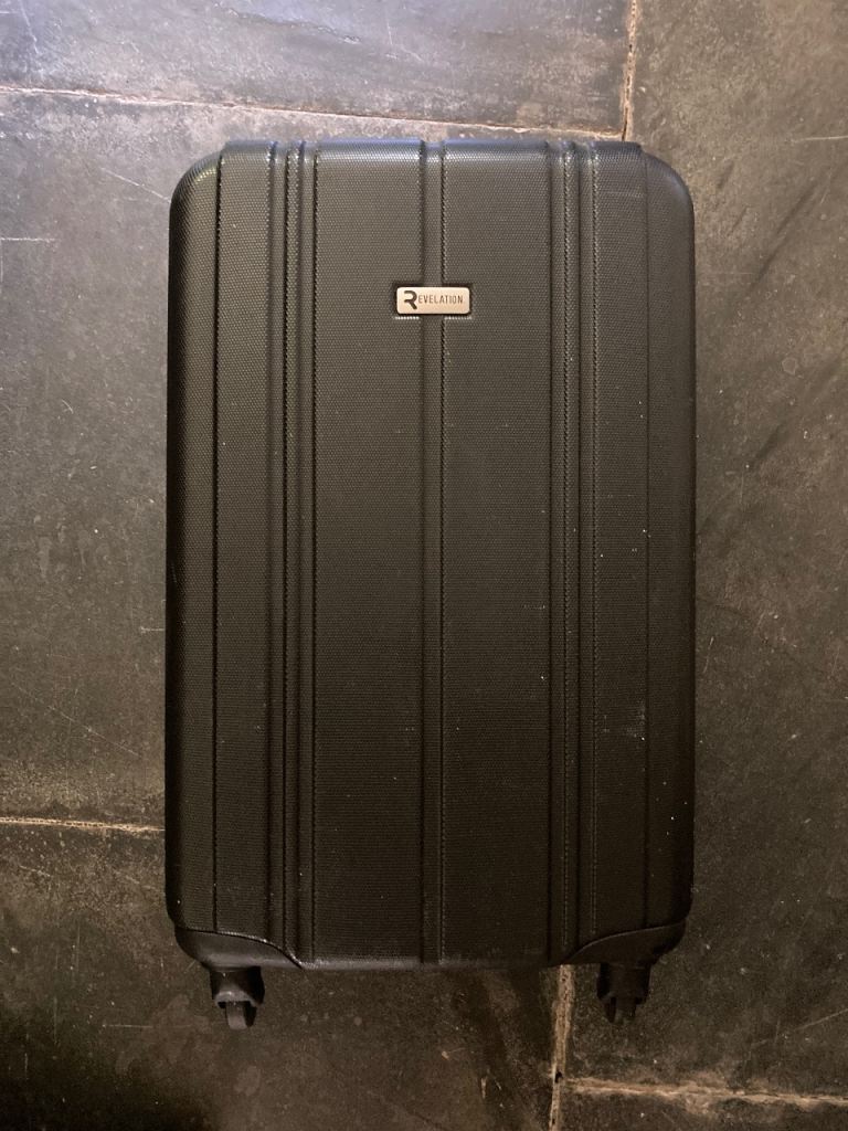 Hard shell wheeled suitcase