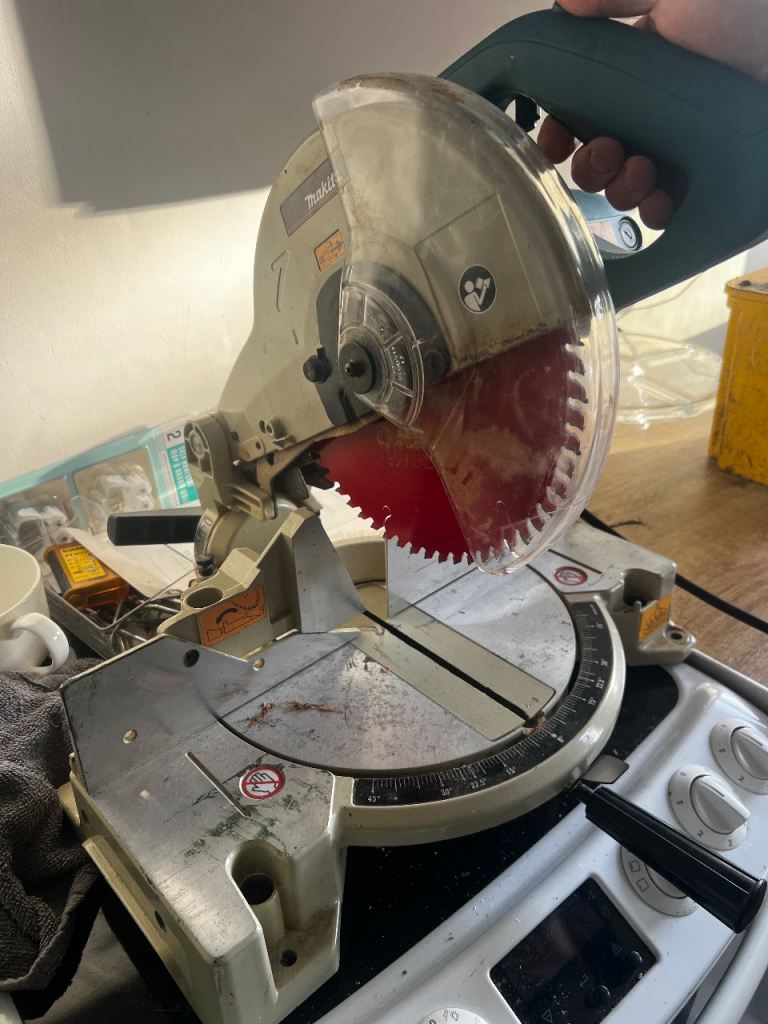 Makita compound saw 