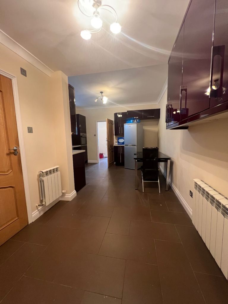 Spacious three / four bedroom house, two receptions, Hamilton Road NW11