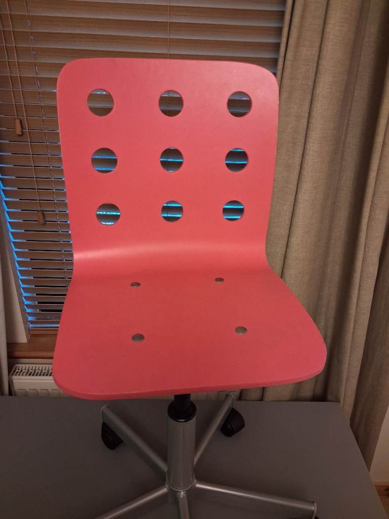 Pink Swivel Office Chair with Wheels – Good Condition