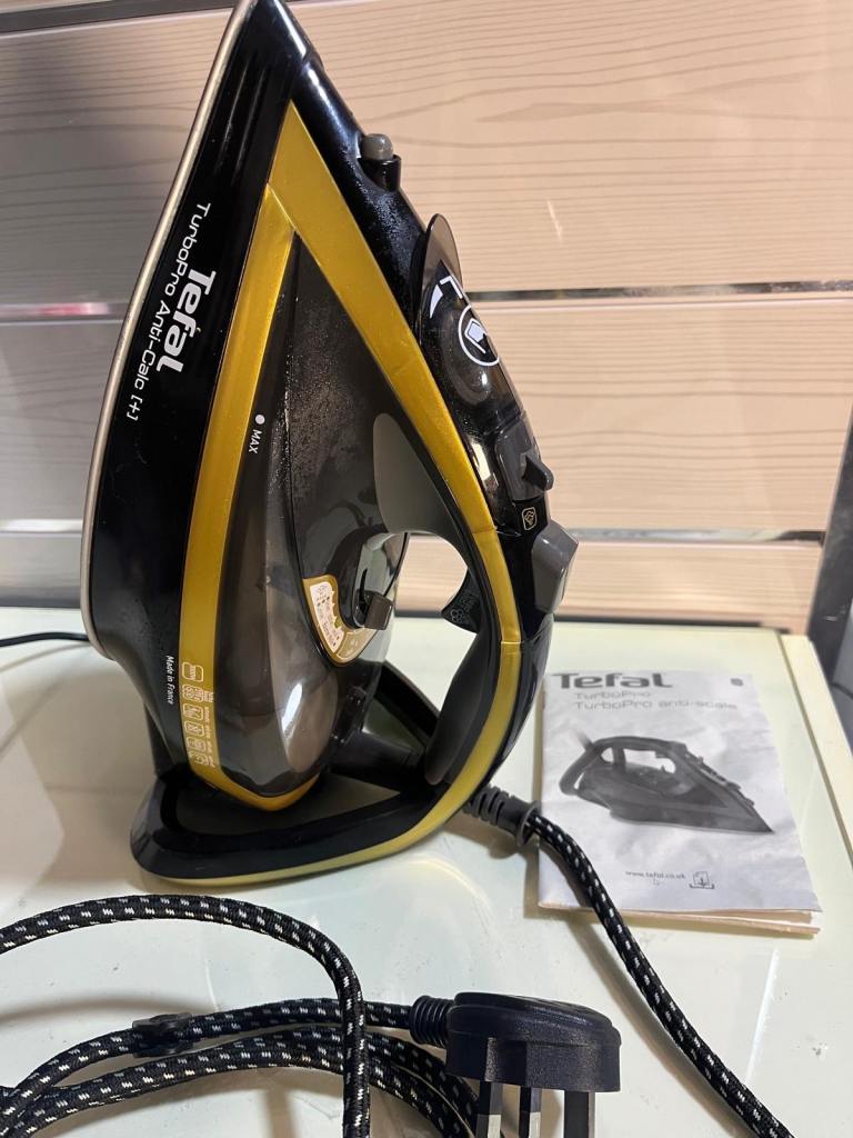 Tefal FV5696G0 Steam Iron Ultimate Turbo Pro Anti-Scale 3000w 0.3L Black & Gold
