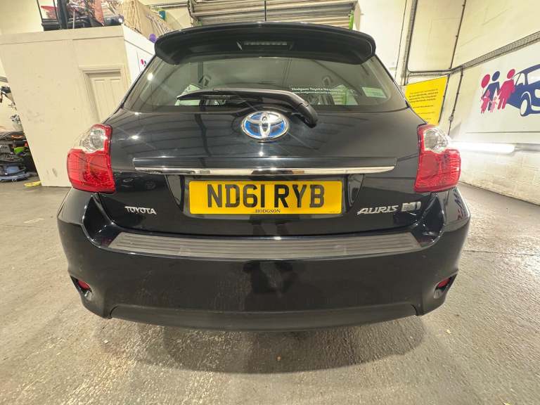 TOYOTA AURIS 1.8 VVT-h T4 2012