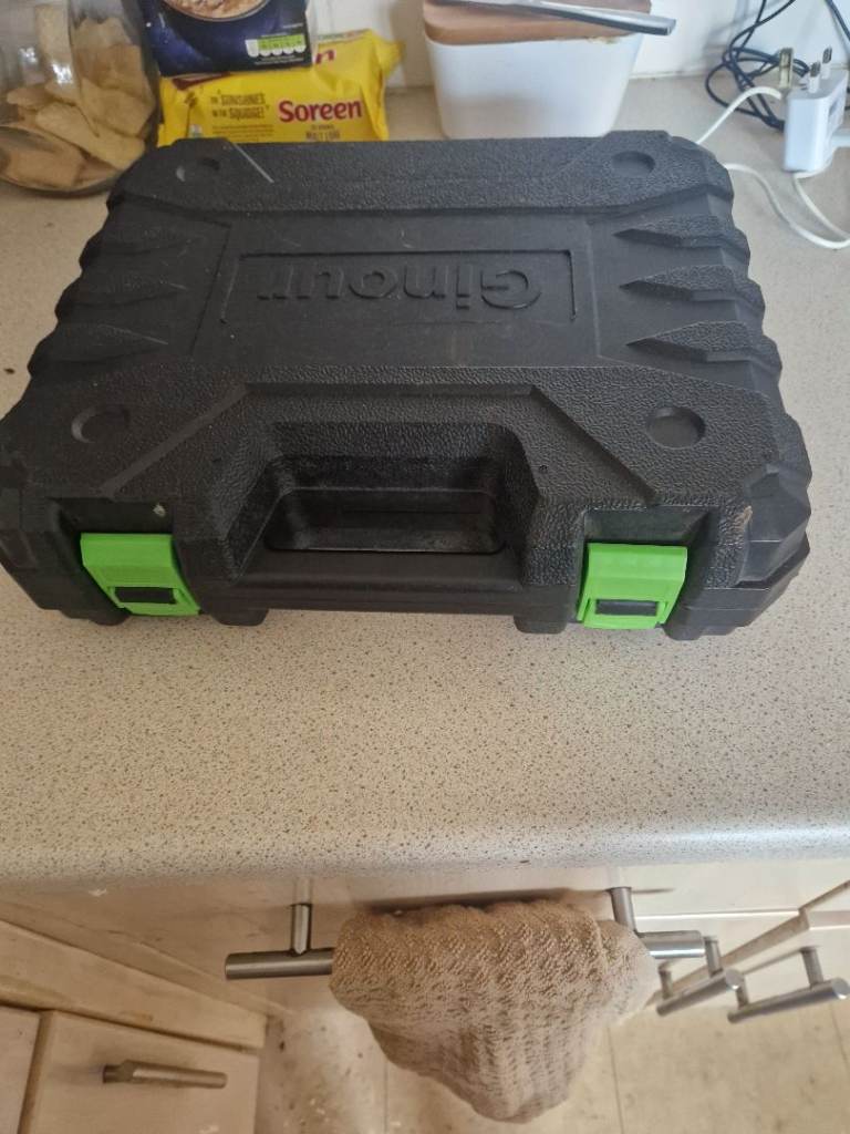 Drill/ screwdriver 