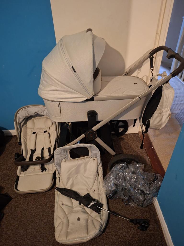 Venicci pram travel system 