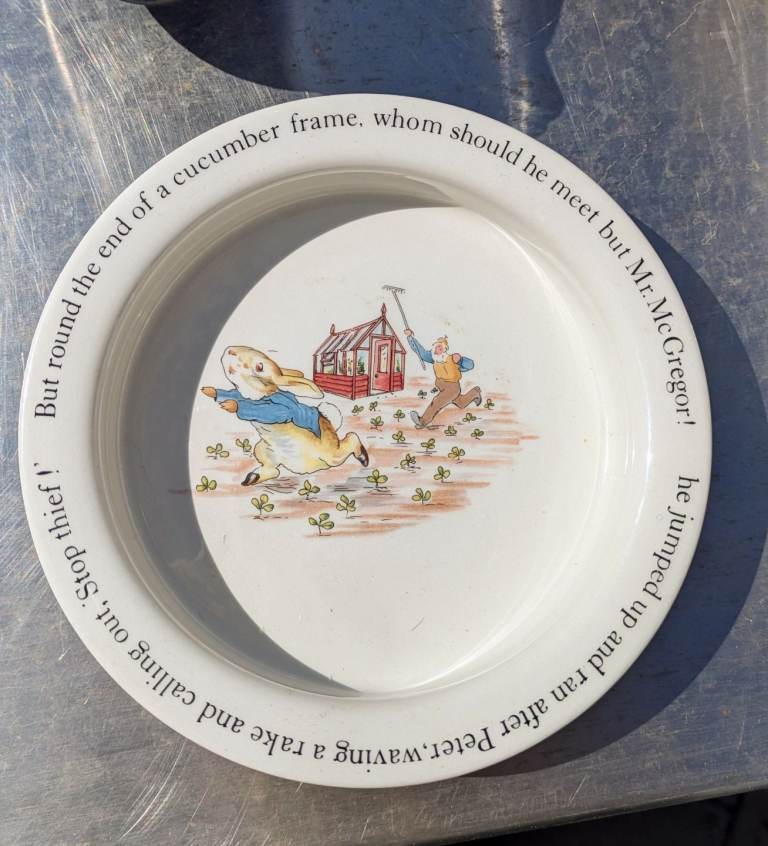  Rare find Vintage Wedgwood Peter Rabbit Mr. MacGregor's Garden Etruria & Barlaston Rimmed