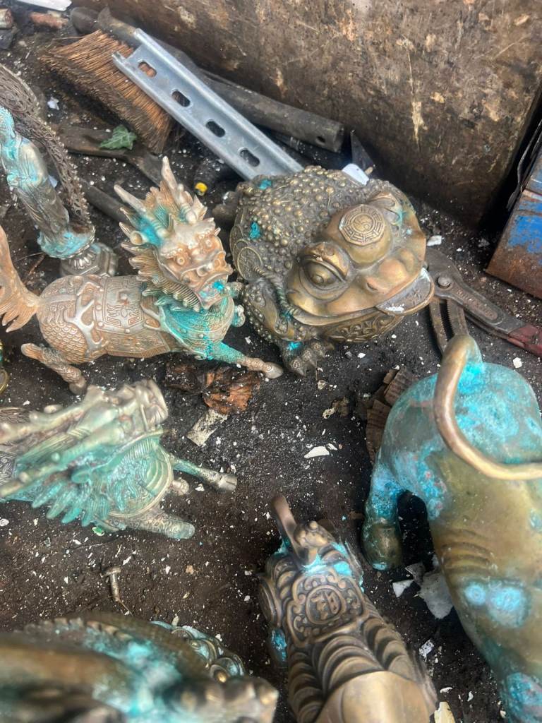 Bring your unwanted stuff to us