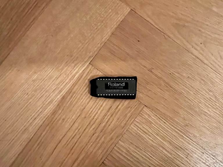 Roland TR-505 Drum Machine + ROM Expansion Linn LM-1, LinnDrum & Oberheim