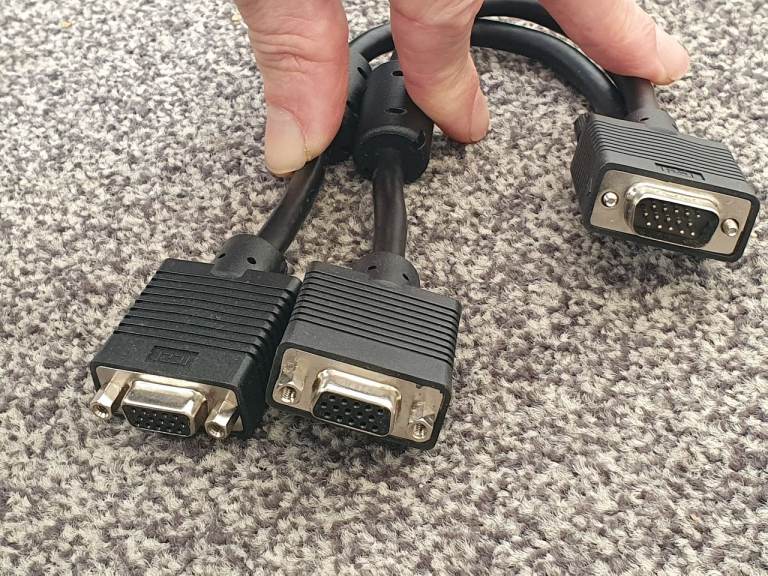 Monitor cable splitter (VGA to 2xVGA)