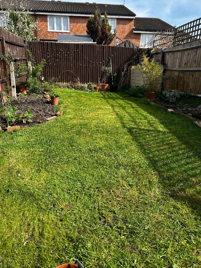 2 bed semi detached house with garden 