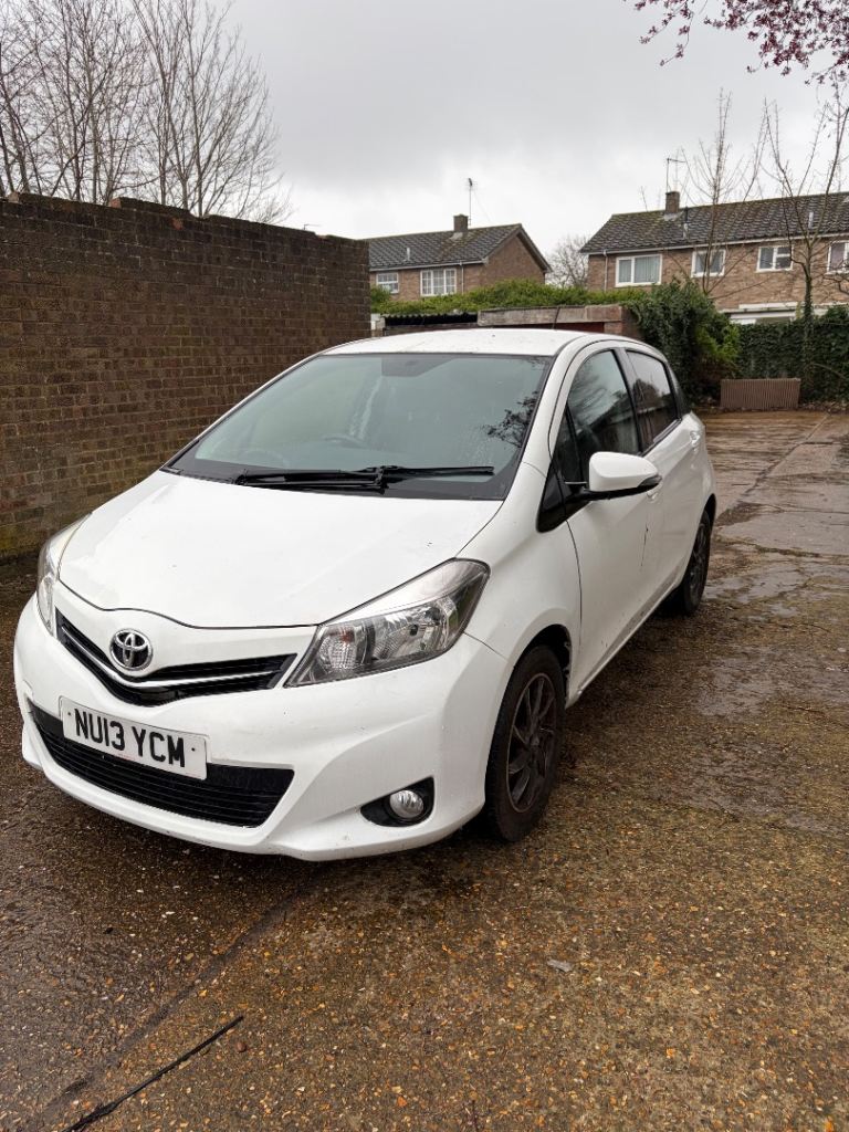 Toyota, YARIS, Hatchback, 2013, Manual, 998 (cc), 5 doors
