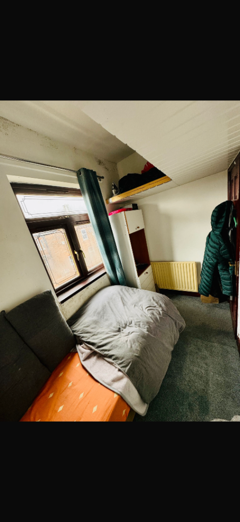 Single room available for rent 