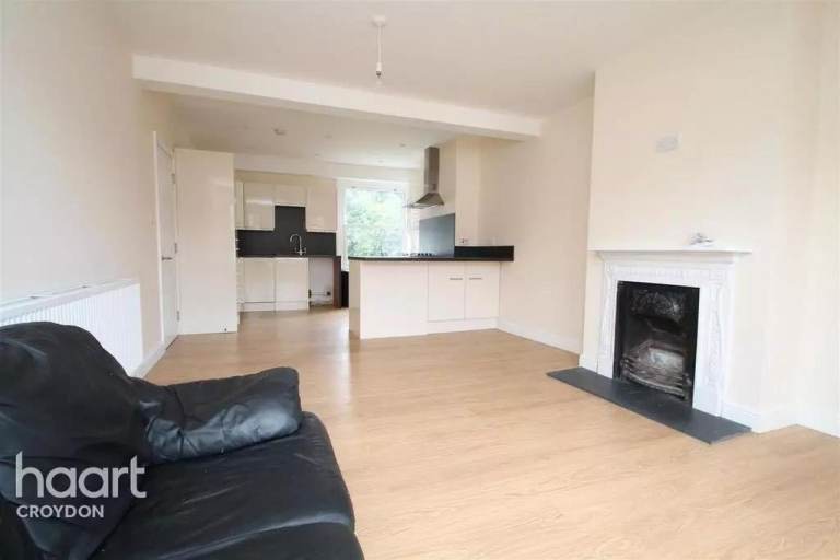 Ensuite triple bedroom to rent in shared house