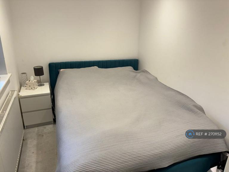 2 bedroom flat in Collingwood Place, Walton-On-Thames, KT12 (2 bed) (#2701152)