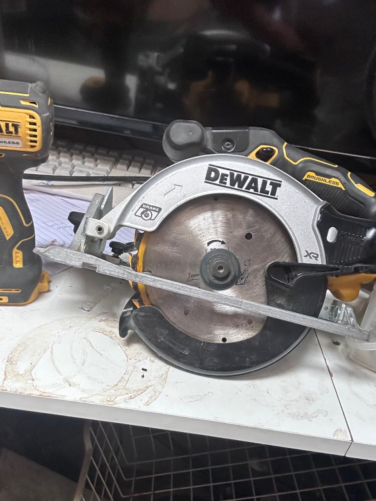 DeWalt DCS565 Circular Saw 18V XR Brushless – Good Condition