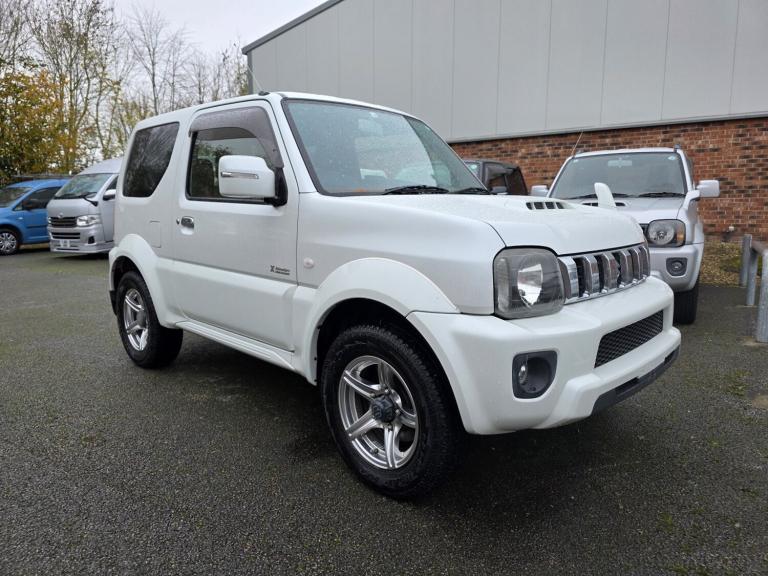 SUZUKI JIMNY 1.3 VVT X ADVENTURE rust free jdm White Auto Petrol 2014