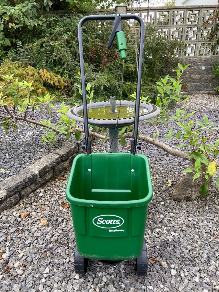 Scotts EasyGreen Rotary Spreader – As Good As New