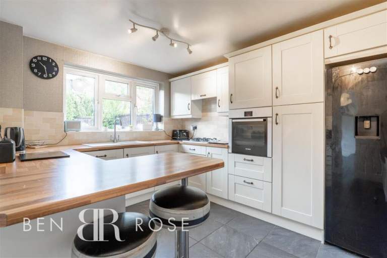 Free Cream Shaker Kitchen