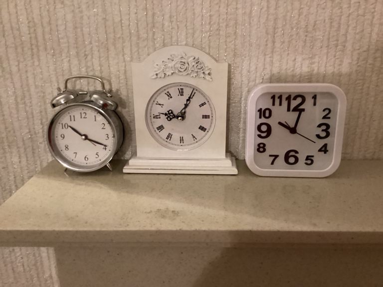 3 Small clocksq