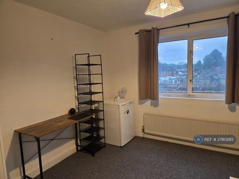 1 bedroom in St. Clement Close, Uxbridge, UB8 (#2780285)