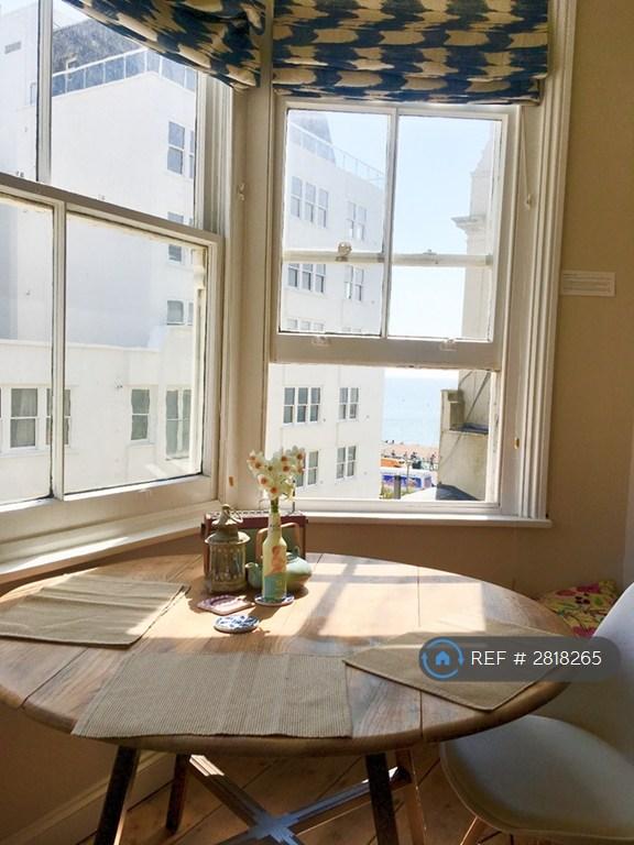 1 bedroom flat in Bedford Square, Brighton, BN1 (1 bed) (#2818265)