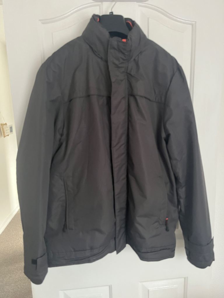 MEN'S JACKET - AS NEW - LARGE