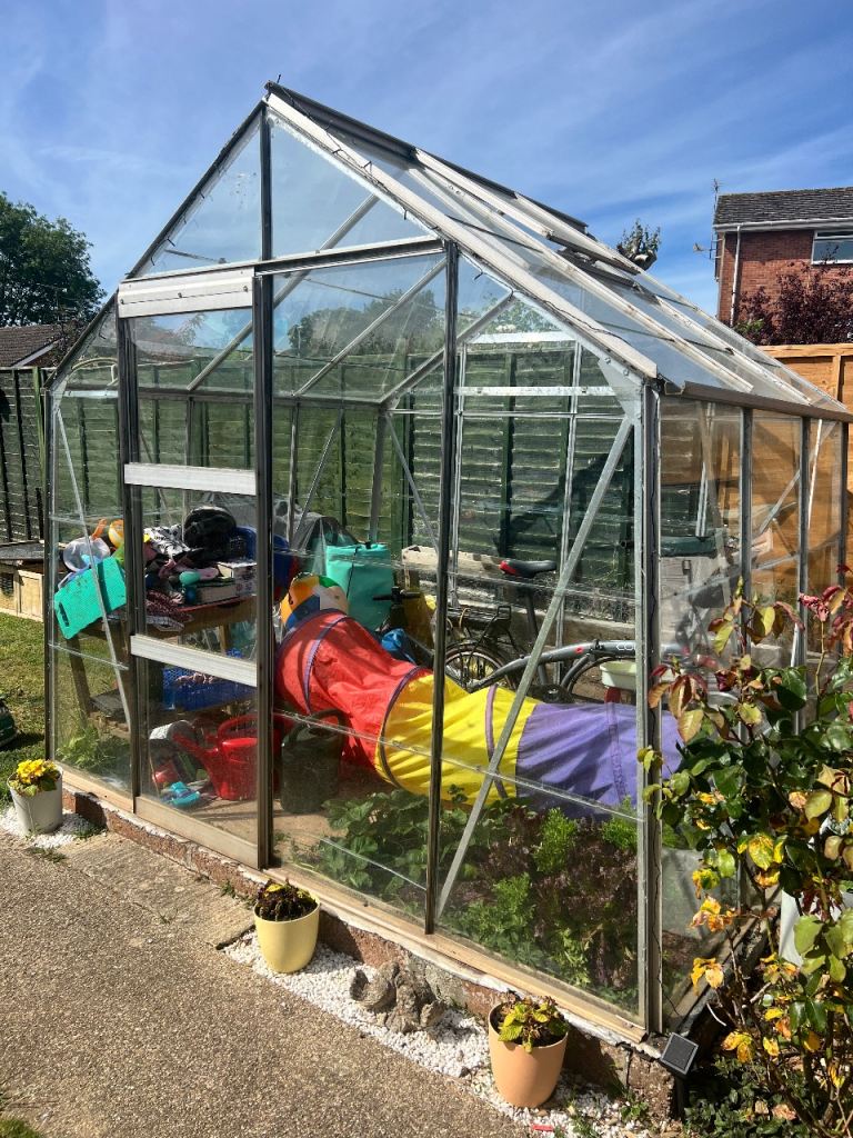 Second-hand aluminium greenhouse for sale 