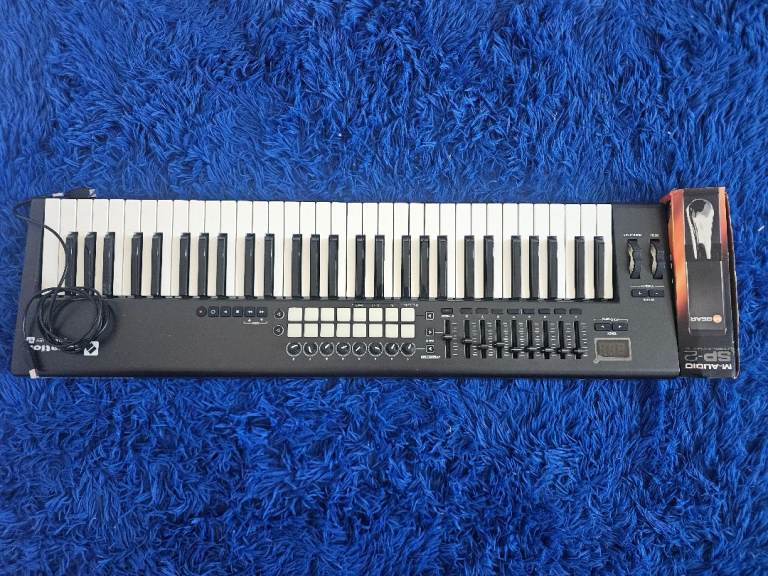 Novation Launchkey 61 MIDI Keyboard Controller + Sustain Pedal