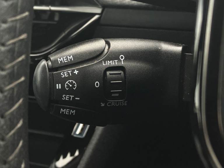 2022 Peugeot 2008 100kW Active Premium 50kWh 5dr Auto Estate ELECTRIC Automatic