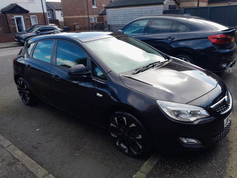 Vauxhall astra j 1.6 2011 full year mot and just had a valet£1750