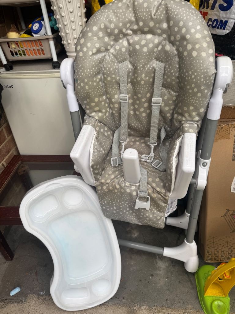Mamas and papas Baby High Chair with Tray – Good Condition