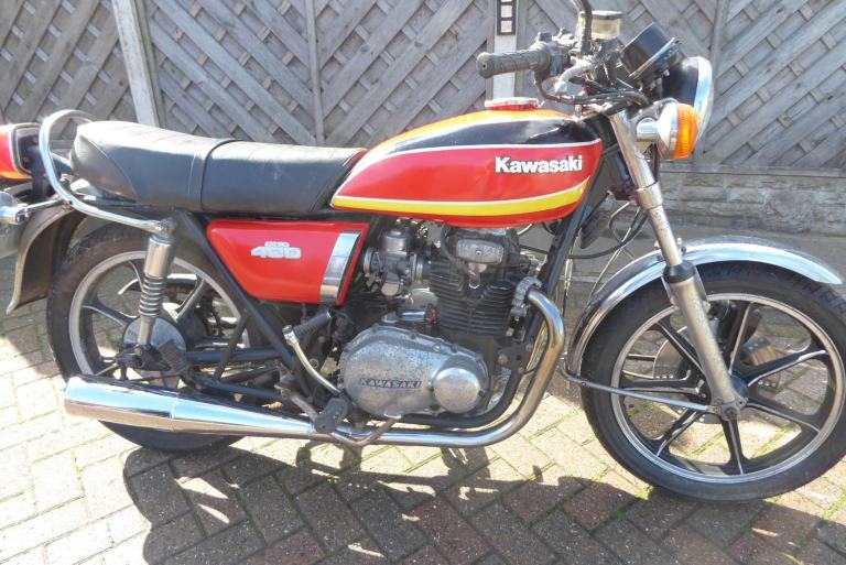 KAWASAKI Z 400 VERY LOW MILES 2 KEYS V5 NEEDS RECOMISSIONING HAD IT RUNNING