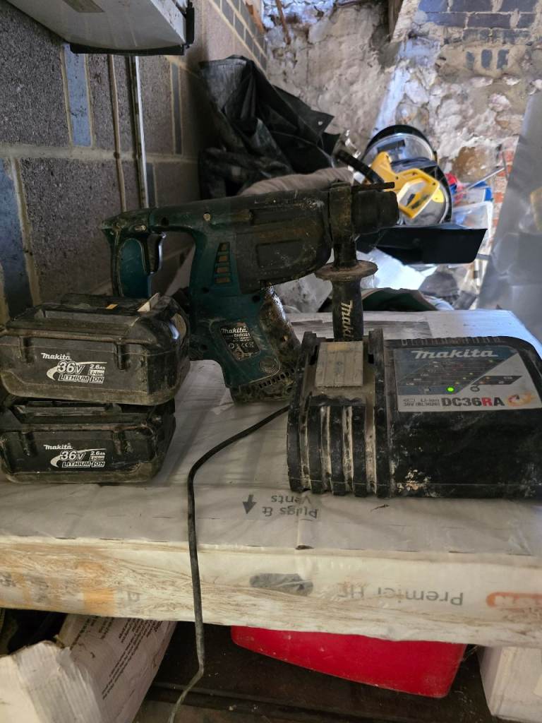 Makita HR2611F Rotary Hammer Drill Kit – Used Condition