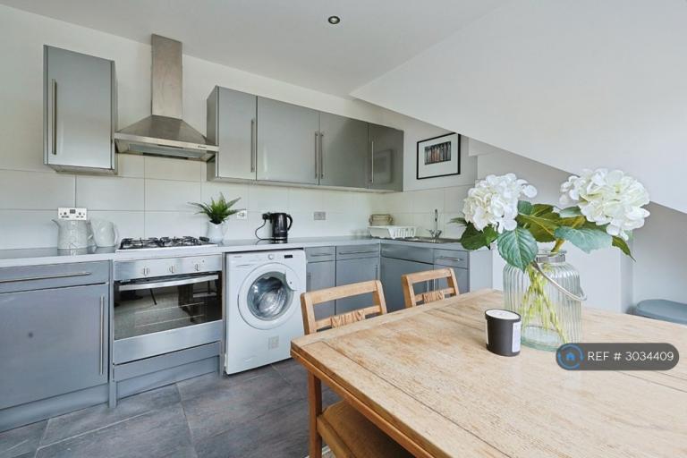 2 bedroom flat in The Vale, London, W3 (2 bed) (#3034409)