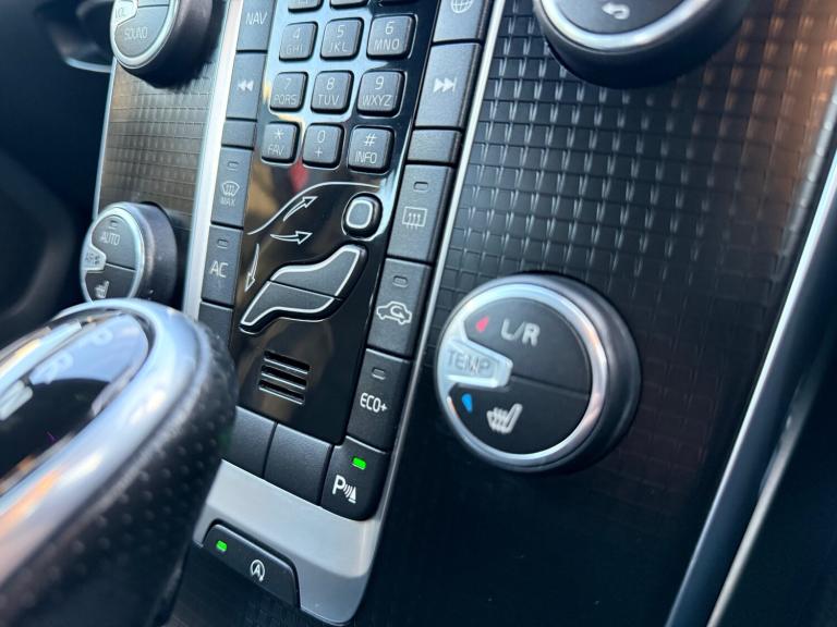 2016 Volvo V40 T2 [122] R DESIGN 5dr Geartronic HATCHBACK Petrol Automatic