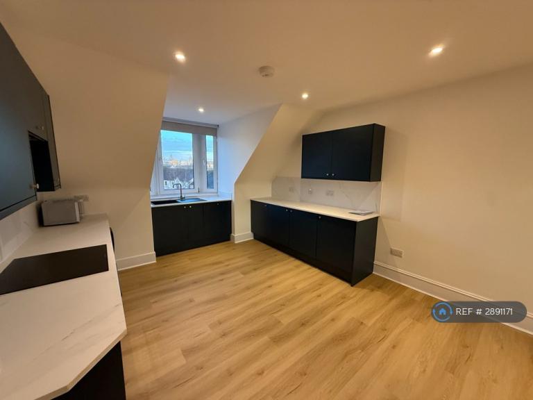 3 bedroom flat in Ferryhill Terrace, Aberdeen, AB11 (3 bed) (#2891171)