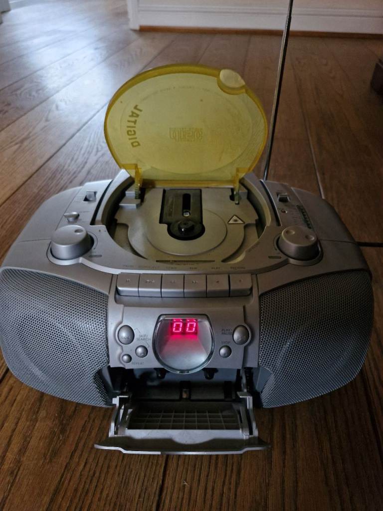 Bush portable FM radio/CD/cassette player- retro sheik (see detail for condition)