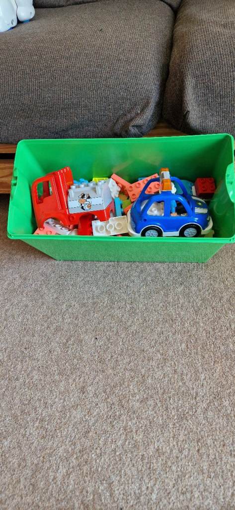 LEGO DUPLO BUILDING BRICKS 111 IN TOTAL. IN STORAGE BOX. ALL EXCELLENT CONDITION.