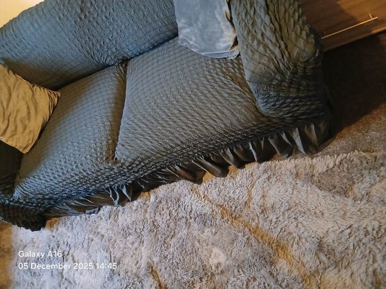 Room in clean flat free for 1 month time! Double bedroom furnished as single bedroom