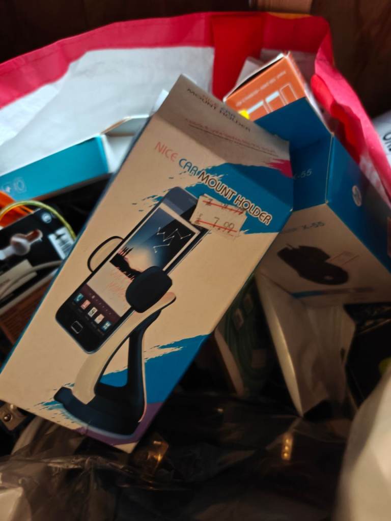 Phone shop closed down every most go 