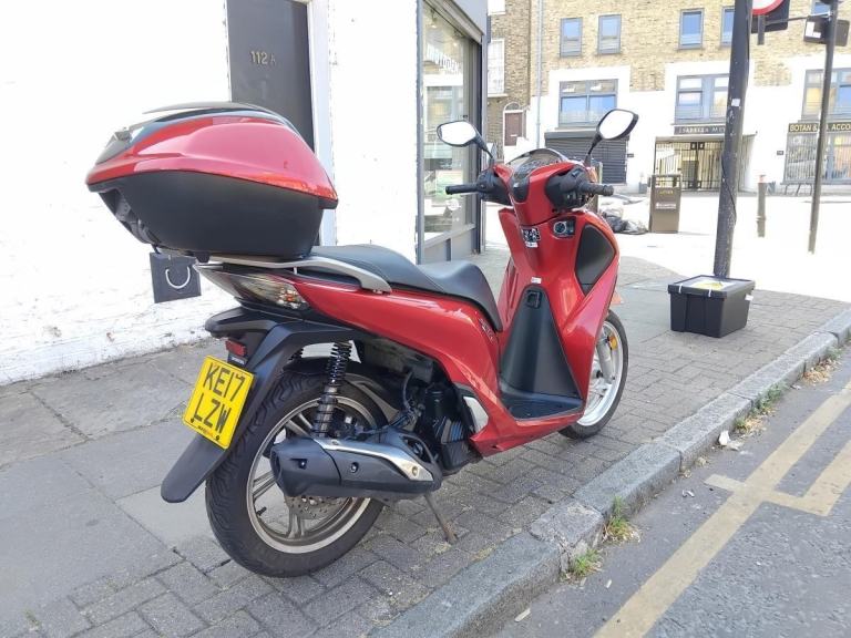 HONDA SH125 2017 RED 1 LADY OWNER FROM NEW! SH 125I