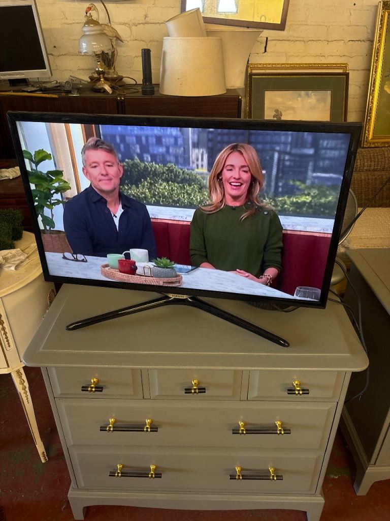 Samsung Flat Screen TV - Good Working Condition