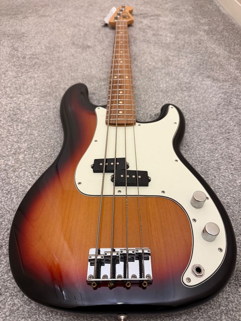 Fender P Bass 2018 MINT!!