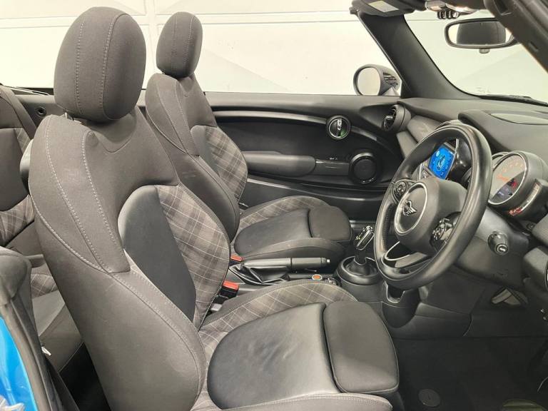 2018 MINI Convertible 1.5 Cooper Convertible 2dr Petrol Steptronic Euro 6 (s/s) (136 ps) Converti...