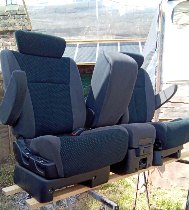 Swivel car seats. 3 units.