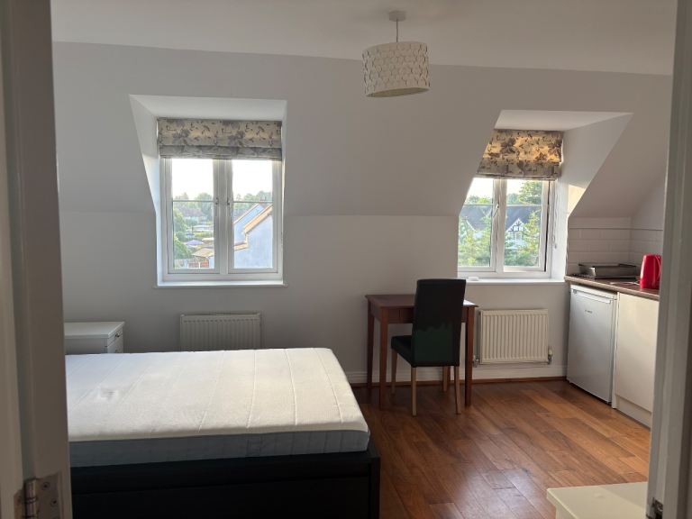3 Fabulous Rooms 2 Bathrooms;  Uxbridge 