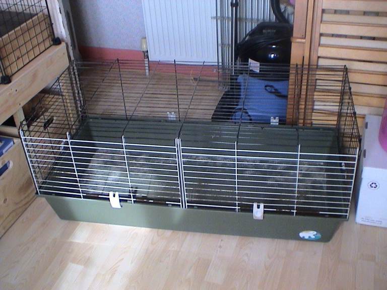 Large Indoor Wire Pet Cage for Guinea Pigs or Rabbits
