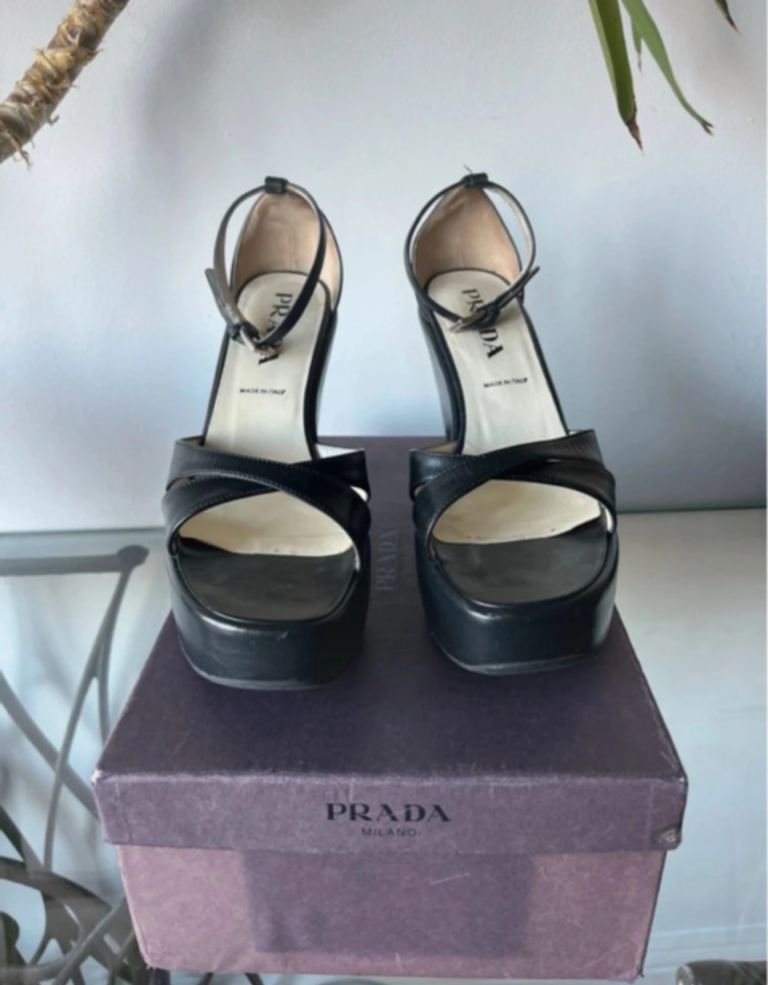 Vintage Y2K Prada leather heels with box - size 6