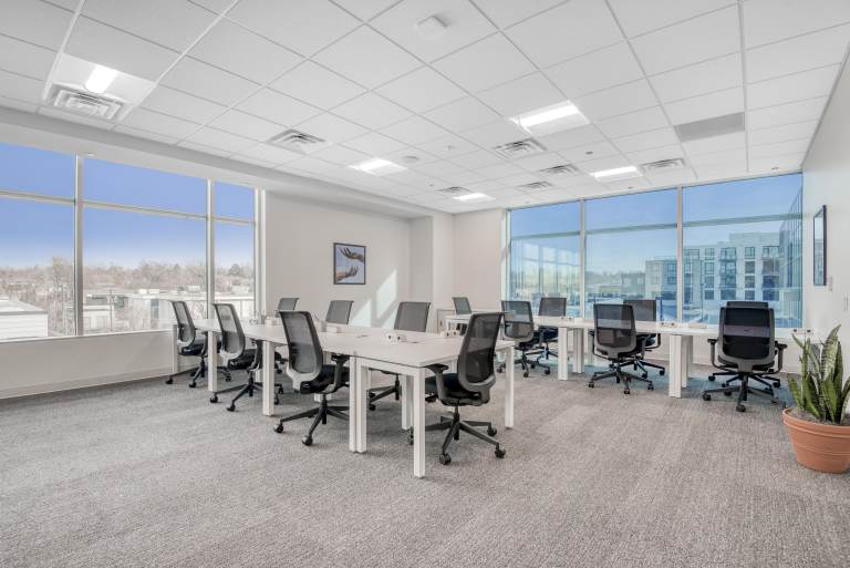 Belfast - BT27BA \ Extra-Large Office with Space for Up to 15 Desks