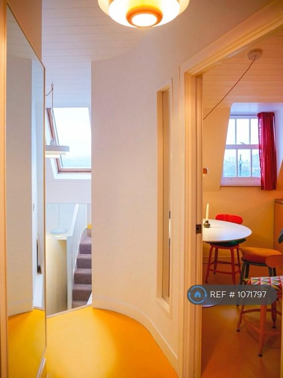 2 bedroom flat in Hackney Road, London, E2 (2 bed) (#1071797)