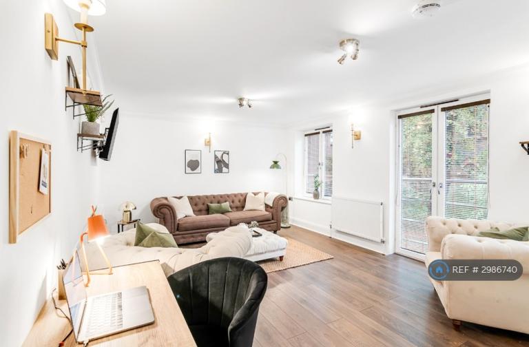 2 bedroom flat in St Georges Street, Norwich, NR3 (2 bed) (#2986740)